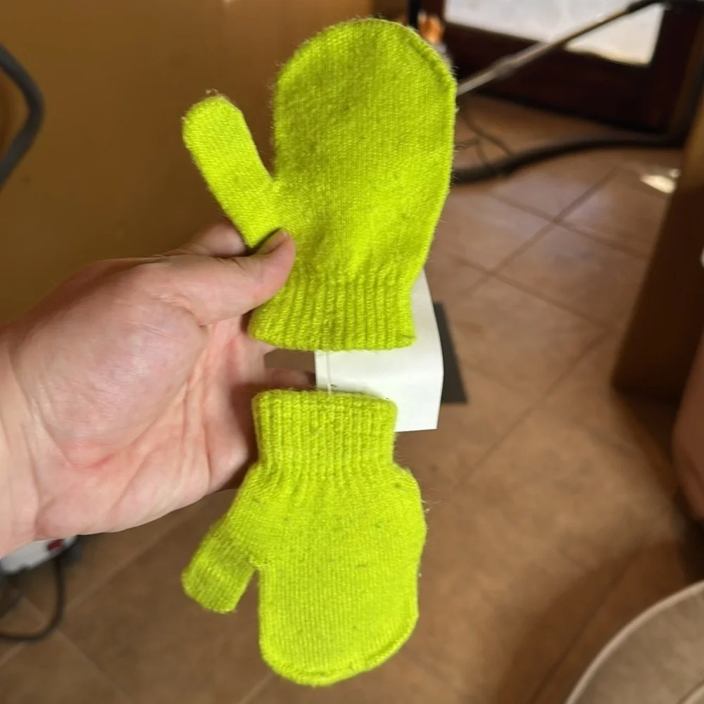 Pixar Monsters Inc Mike Wazowski Green Mittens Size Small Kids